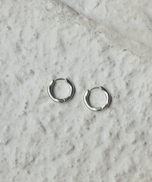 TEN.(テン)の「SILVER925 ロールピアス(ピアス(両耳用)・レディース・シルバー・FREE)」の4枚目の写真