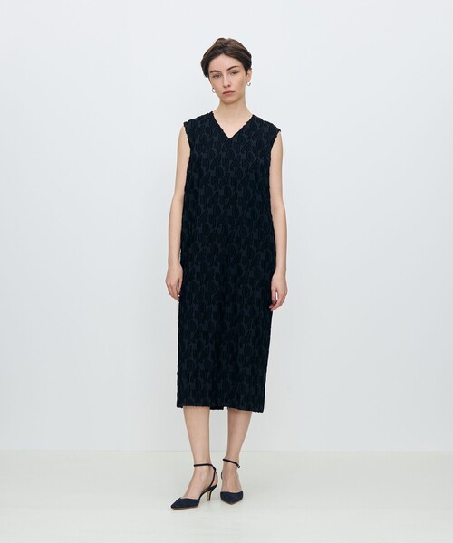 セール】シャイニーカットジャカード Vネックワンピース（ワンピース