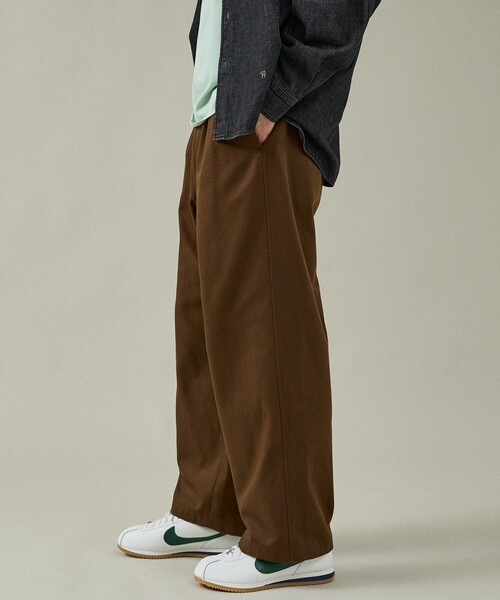 ABAHOUSE（アバハウス）の「2タック チノワイドパンツ / イージーパンツ（チノパンツ・メンズ・ブラウン/ブラック/オフホワイト/ベージュ・46/48）」の3枚目の写真