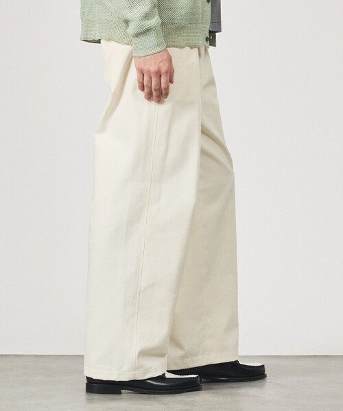 ABAHOUSE（アバハウス）の「2タック チノワイドパンツ / イージーパンツ（チノパンツ・メンズ・ブラウン/ブラック/オフホワイト/ベージュ・46/48）」の2枚目の写真