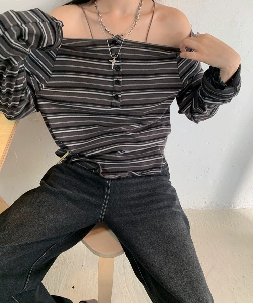 DEVICE(デバイス)の「ボーダー ルーズ オフショルダー ロンT トップス(Tシャツ/カットソー・レディース・ベージュ/チャコールグレー・FREE)」の10枚目の写真