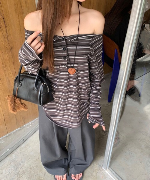 DEVICE(デバイス)の「ボーダー ルーズ オフショルダー ロンT トップス(Tシャツ/カットソー・レディース・ベージュ/チャコールグレー・FREE)」の17枚目の写真
