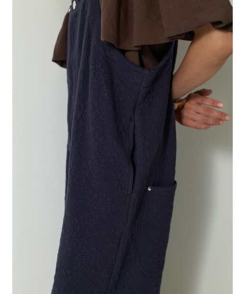 Brown&Street(ブラウンアンドストリート)の「ジャガードフラワーオーバーオール(サロペット/オーバーオール・レディース・ブラック/ネイビー・FREE)」の7枚目の写真