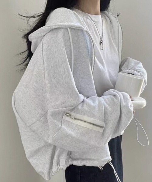 AMELY(エミリー)の「ドローストリングショート丈パーカー(パーカー・レディース・グレー/ライトグレー・フリー)」の3枚目の写真