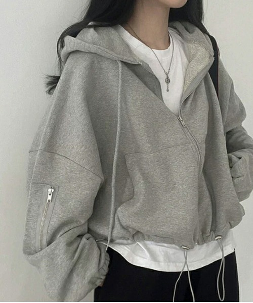 AMELY(エミリー)の「ドローストリングショート丈パーカー(パーカー・レディース・グレー/ライトグレー・フリー)」の6枚目の写真