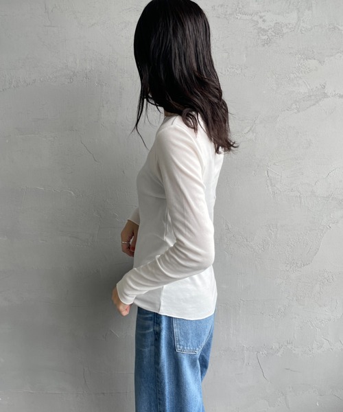 HANES（ヘインズ）の「【WEB限定】[HANES/ヘインズ] COMFORT WARM クルーネックロングスリーブTシャツ（Tシャツ/カットソー・レディース・ホワイト/ブラック・F）」の9枚目の写真