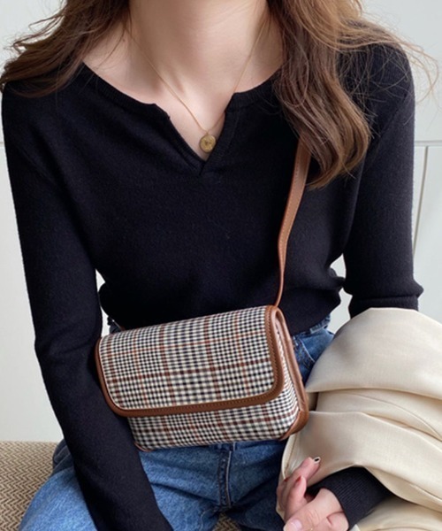 cammie(キャミー)の「キーネックリブニット(ニット/セーター・レディース・ブラック/ライトグレー/キャメル・F)」の4枚目の写真