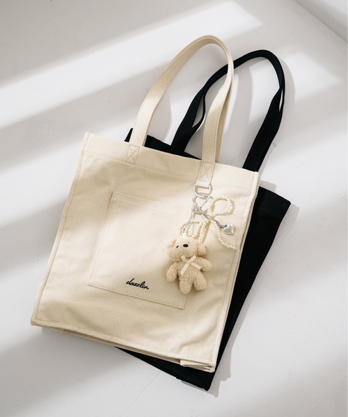 dazzlin(ダズリン)の「【dazzlin / ダズリン】 リボンベアチャーム付き A4トートバッグ(トートバッグ・レディース・アイボリー/ブラック・FREE)」の2枚目の写真