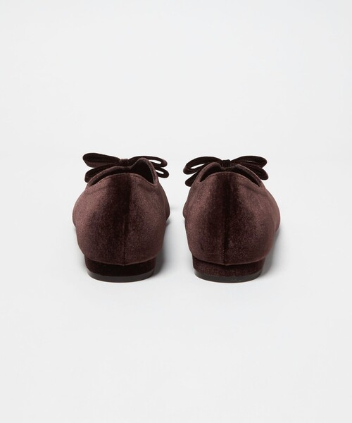 BEAUTY&YOUTH UNITED ARROWS（ビューティーアンドユースユナイテッドアローズ）の「ベルベット リボン Vカット フラットシューズ（パンプス・レディース・ダークブラウン・36/36h/37/37h）」の12枚目の写真