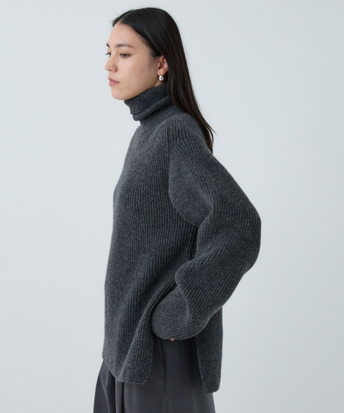 Chaos（カオス）の「Chaos(カオス)/ ◇大草直子さん着用◇　リズニット（ニット/セーター・レディース・チャコールグレー/バーガンディー・FREE）」の11枚目の写真