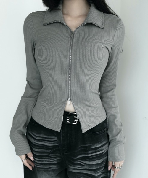 VEILA(ヴェイラ)の「ジップアップリブトップス(Tシャツ/カットソー・レディース・グレー・フリー)」の2枚目の写真