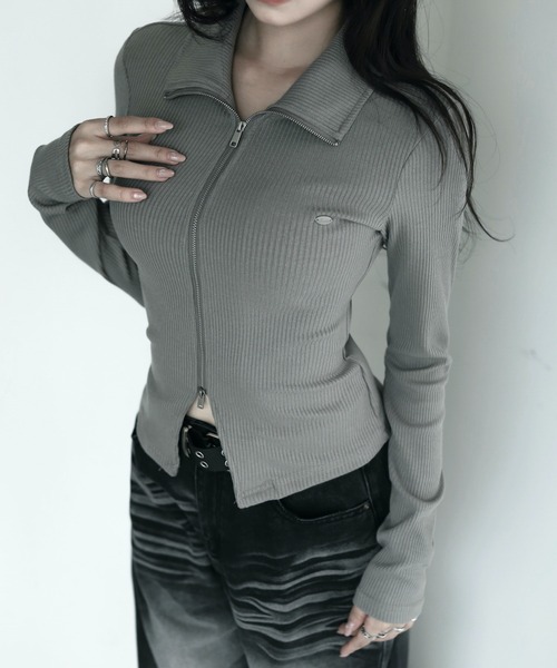 VEILA(ヴェイラ)の「ジップアップリブトップス(Tシャツ/カットソー・レディース・グレー・フリー)」の4枚目の写真