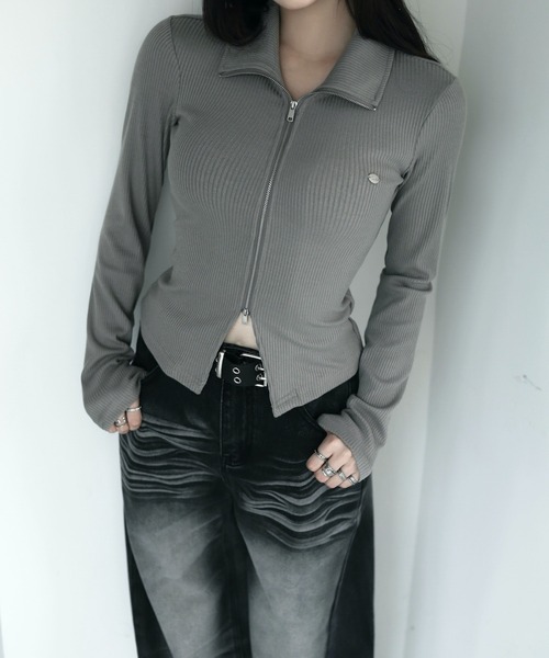 VEILA(ヴェイラ)の「ジップアップリブトップス(Tシャツ/カットソー・レディース・グレー・フリー)」の7枚目の写真