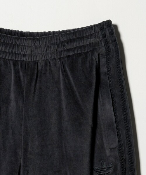 adidas Originals（アディダスオリジナルス）の「＜adidas Originals＞ベロア トラックパンツ（その他パンツ・レディース・ダークグレー/ブラック・S/XS）」の4枚目の写真