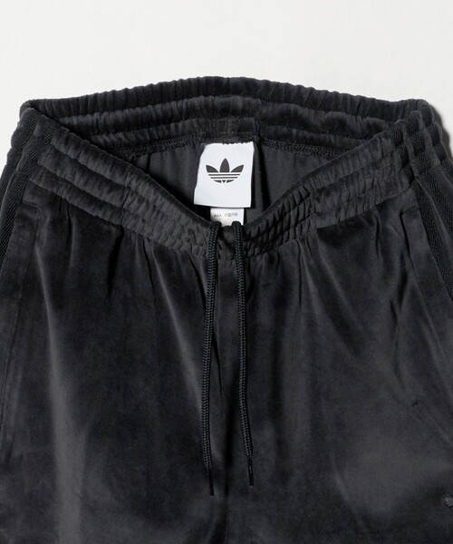 adidas Originals（アディダスオリジナルス）の「＜adidas Originals＞ベロア トラックパンツ（その他パンツ・レディース・ダークグレー/ブラック・S/XS）」の5枚目の写真