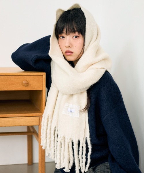 Heather（ヘザー）の「ボリュームフリンジマフラー　 590684（マフラー・レディース・レッド/アイボリー/チャコールグレー/ベージュ・ONE SIZE）」の2枚目の写真