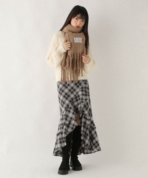 Heather（ヘザー）の「ボリュームフリンジマフラー　 590684（マフラー・レディース・レッド/アイボリー/チャコールグレー/ベージュ・ONE SIZE）」の17枚目の写真