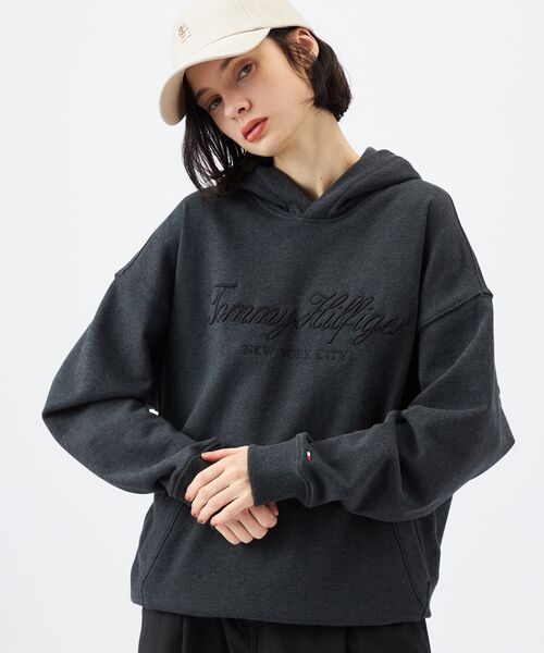 TOMMY HILFIGER（トミーヒルフィガー）の「【オンライン限定】オーバーサイズロゴフーディ（パーカー・メンズ・カーキ/ライトグレー系1/スミクロ・MEDIUM/X-LARGE/SMALL/LARGE）」の10枚目の写真