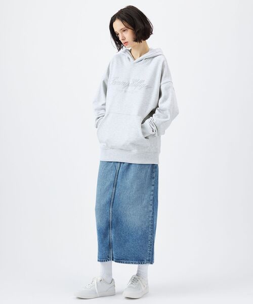 TOMMY HILFIGER（トミーヒルフィガー）の「【オンライン限定】オーバーサイズロゴフーディ（パーカー・メンズ・カーキ/ライトグレー系1/スミクロ・MEDIUM/X-LARGE/SMALL/LARGE）」の15枚目の写真