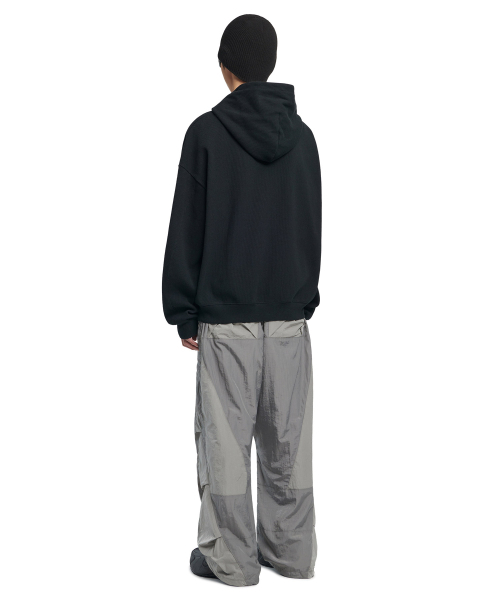 NOMANUAL(NOMANUAL)の「TUCK-STRUCTURED NYLON PANTS - GRAY(その他パンツ・レディース・その他・SMALL/MEDIUM/LARGE/X-LARGE)」の5枚目の写真