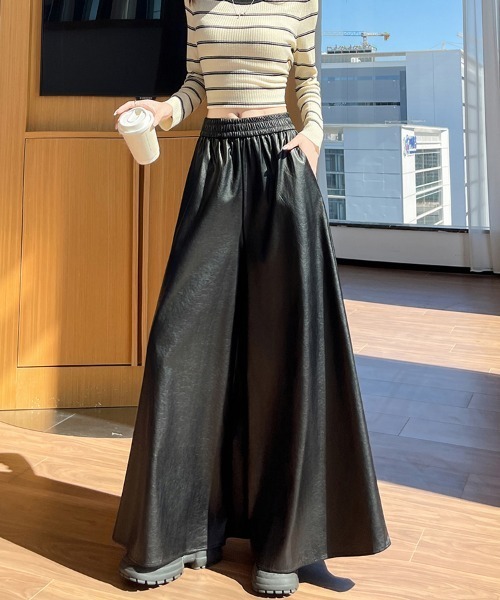 ONEP STAR（ワンピスター）の「フェイクレザーワイドパンツ（その他パンツ・レディース・ブラック/チョコ・MEDIUM）」の2枚目の写真
