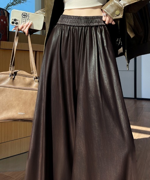 ONEP STAR（ワンピスター）の「フェイクレザーワイドパンツ（その他パンツ・レディース・ブラック/チョコ・MEDIUM）」の4枚目の写真