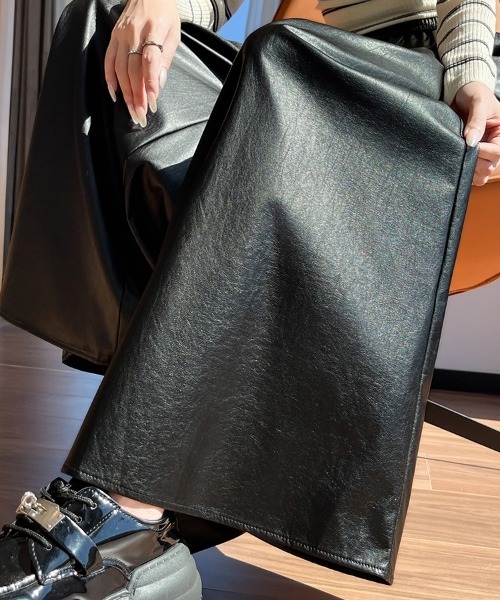 ONEP STAR（ワンピスター）の「フェイクレザーワイドパンツ（その他パンツ・レディース・ブラック/チョコ・MEDIUM）」の10枚目の写真