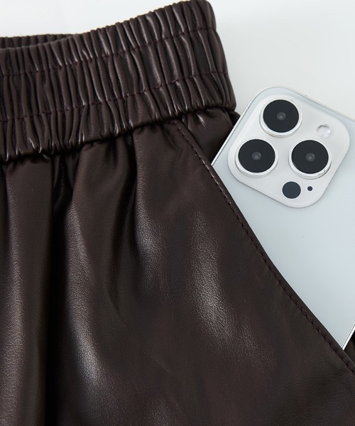ONEP STAR（ワンピスター）の「フェイクレザーワイドパンツ（その他パンツ・レディース・ブラック/チョコ・MEDIUM）」の16枚目の写真