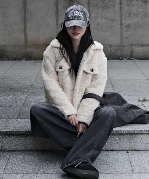 CHASECULT(チェイスカルト)の「女性ボアカラー半コート-オートミール(ムートンコート・レディース・オートミール・90/85)」の12枚目の写真