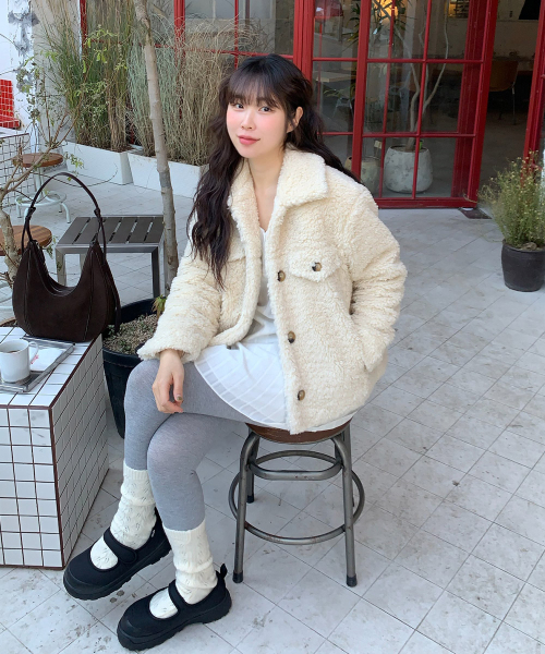 CHASECULT(チェイスカルト)の「女性ボアカラー半コート-オートミール(ムートンコート・レディース・オートミール・90/85)」の9枚目の写真