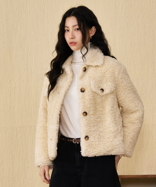 CHASECULT(チェイスカルト)の「女性ボアカラー半コート-オートミール(ムートンコート・レディース・オートミール・90/85)」の7枚目の写真