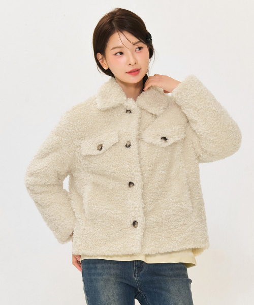 CHASECULT(チェイスカルト)の「女性ボアカラー半コート-オートミール(ムートンコート・レディース・オートミール・90/85)」の5枚目の写真