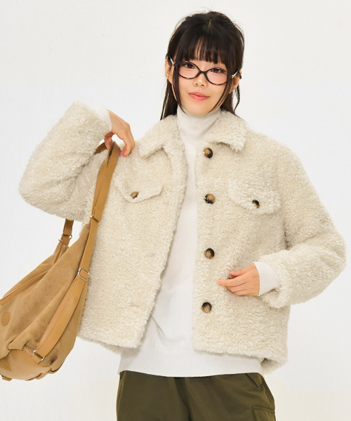 CHASECULT(チェイスカルト)の「女性ボアカラー半コート-オートミール(ムートンコート・レディース・オートミール・90/85)」の4枚目の写真