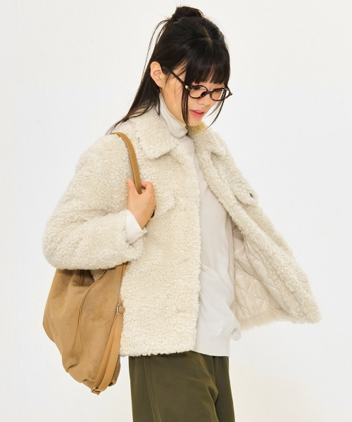 CHASECULT(チェイスカルト)の「女性ボアカラー半コート-オートミール(ムートンコート・レディース・オートミール・90/85)」の3枚目の写真