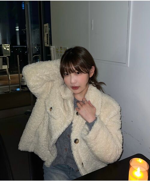 CHASECULT(チェイスカルト)の「女性ボアカラー半コート-オートミール(ムートンコート・レディース・オートミール・90/85)」の2枚目の写真