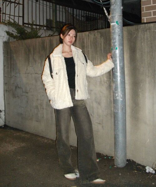 CHASECULT(チェイスカルト)の「女性ボアカラー半コート-オートミール(ムートンコート・レディース・オートミール・90/85)」の16枚目の写真