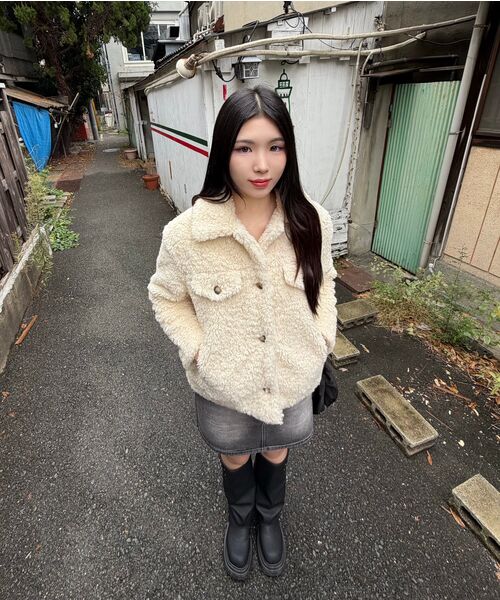 CHASECULT(チェイスカルト)の「女性ボアカラー半コート-オートミール(ムートンコート・レディース・オートミール・90/85)」の15枚目の写真