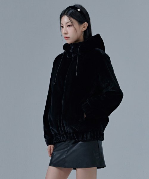CHASECULT（チェイスカルト）の「女性ミンクフードジップアップ-CFRG4378D03（パーカー・レディース・ブラック・85/90）」の3枚目の写真
