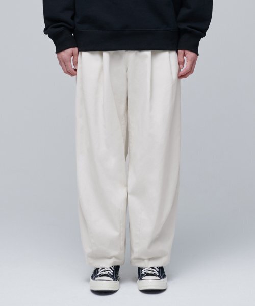MUSINSA STANDARD（ムシンサスタンダード）の「コットンワイドバルーンパンツ[クリーム]（その他パンツ・メンズ・その他・26/27/28/29/36/34/32/30/31/33/40/38/42）」の2枚目の写真