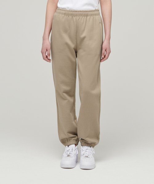 MUSINSA STANDARD WOMAN(ムシンサスタンダードウーマン)の「レディーススウェットパンツ【ベージュ】(スウェットパンツ・レディース・その他・SMALL/MEDIUM/X-SMALL)」の1枚目の写真