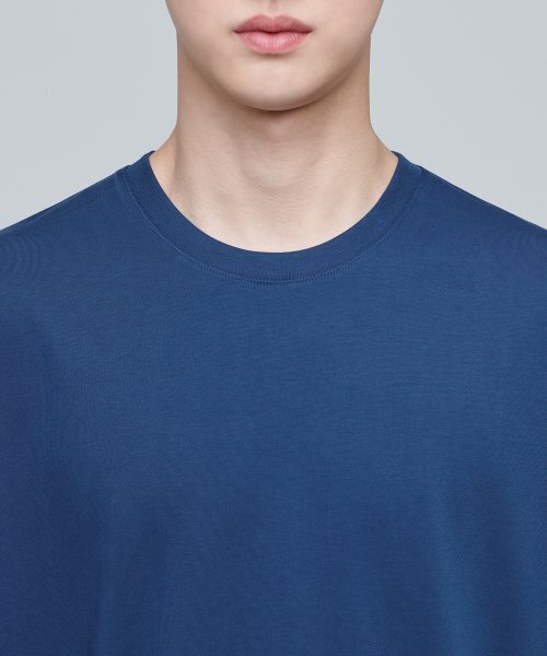 MUSINSA STANDARD（ムシンサスタンダード）の「スーピマリラックスドクルーネックTシャツ[ミッドナイトブルー]（Tシャツ/カットソー・メンズ・その他・SMALL/MEDIUM/LARGE/X-LARGE/XX-LARGE）」の4枚目の写真