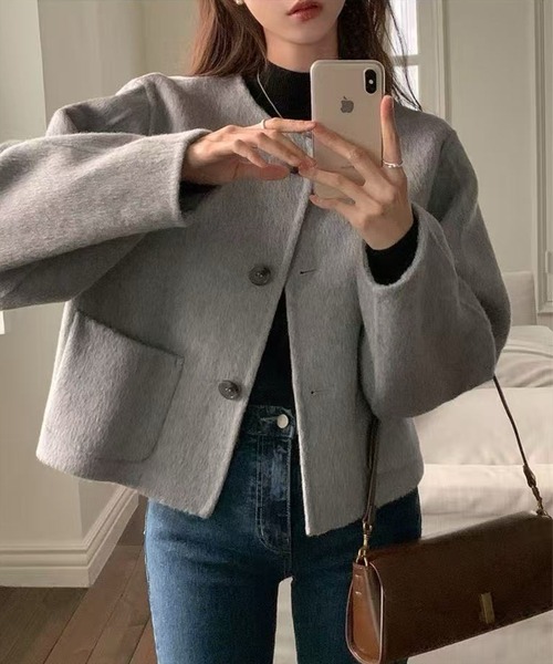 STAY MOTION（ステイモーション）の「【WEB限定】ノーカラーショート丈コート［韓国ファッション カジュアル］≪AW新作≫（その他アウター・レディース・アイボリー/グレー・L/M）」の2枚目の写真