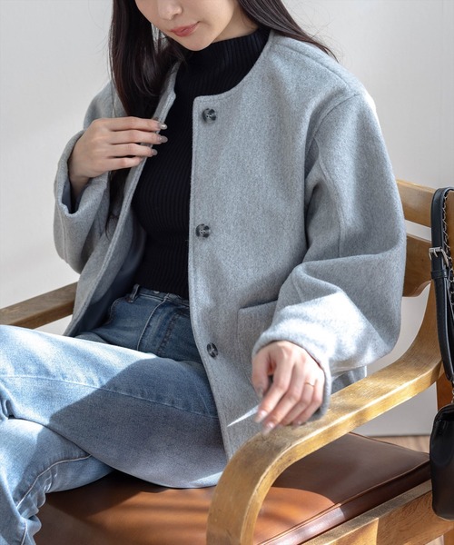 STAY MOTION（ステイモーション）の「【WEB限定】ノーカラーショート丈コート［韓国ファッション カジュアル］≪AW新作≫（その他アウター・レディース・アイボリー/グレー・L/M）」の3枚目の写真