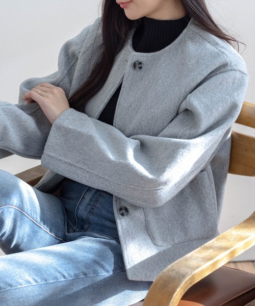 STAY MOTION（ステイモーション）の「【WEB限定】ノーカラーショート丈コート［韓国ファッション カジュアル］≪AW新作≫（その他アウター・レディース・アイボリー/グレー・L/M）」の4枚目の写真