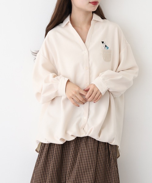Quelle Chance(ケルシャンス)の「靴下猫刺繍タックシャツ(シャツ/ブラウス・レディース・チャコールグレー/グリーン/キナリ・M/L)」の5枚目の写真