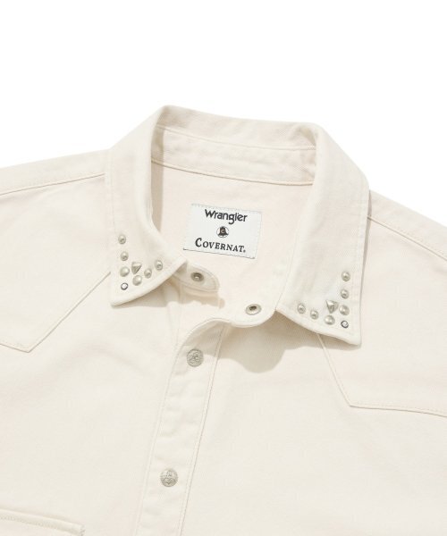 COVERNAT（カバーナット）の「[COVERNAT x WRANGLER] カラースタッズデニムシャツ アイボリー（シャツ/ブラウス・レディース・その他・MEDIUM/X-LARGE/LARGE）」の4枚目の写真