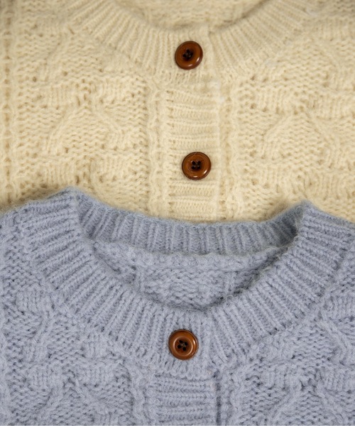 lawgy(ラウジー)の「wood button like pocket cable cardigan / ウッドボタンライクポケットケーブルカーディガン(カーディガン/ボレロ・レディース・ブルー/アイボリー・FREE)」の10枚目の写真