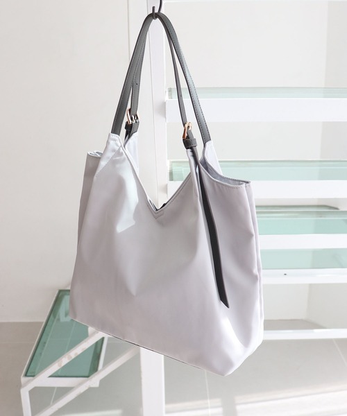 T・S・L（ティーエスエル）の「ベルトハンドルＶカットトートバッグ【詳細動画あり】（トートバッグ・レディース・グレー/グレイッシュベージュ/ブラック・FREE）」の3枚目の写真