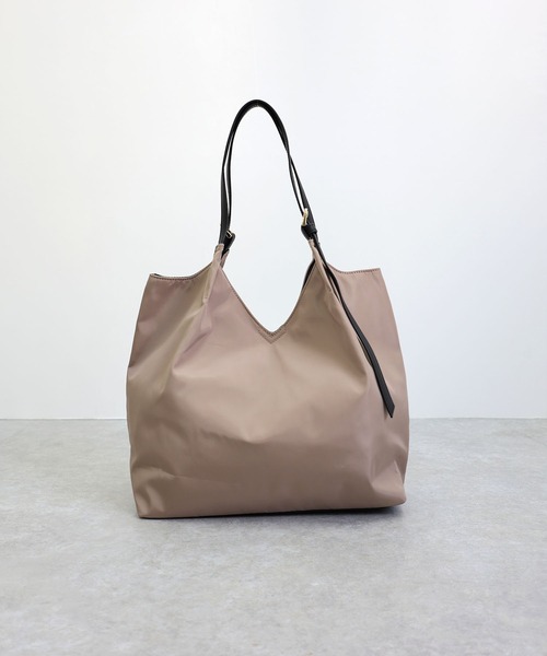 T・S・L（ティーエスエル）の「ベルトハンドルＶカットトートバッグ【詳細動画あり】（トートバッグ・レディース・グレー/グレイッシュベージュ/ブラック・FREE）」の11枚目の写真