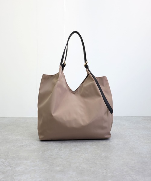 T・S・L（ティーエスエル）の「ベルトハンドルＶカットトートバッグ【詳細動画あり】（トートバッグ・レディース・グレー/グレイッシュベージュ/ブラック・FREE）」の4枚目の写真